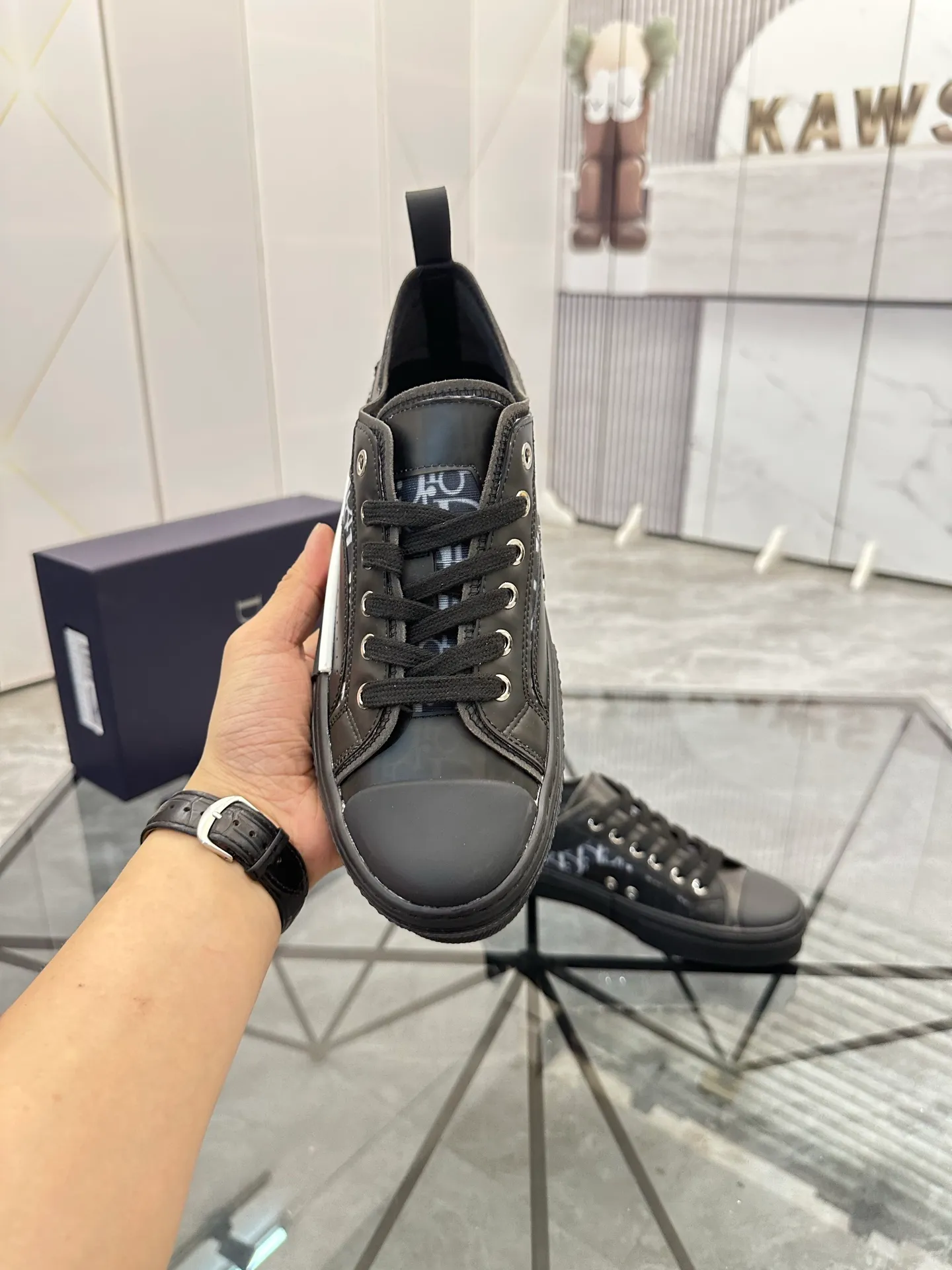 Selling men's shoes 💰: 💰P400¥ Product trademark: Dio* "Dior*" low-top casual shoes Regular size: 36-45 (can be customized to 46) Couple style B23 Product materials: Upper imported original fabric, breathable lining, original outsole. No.: 007